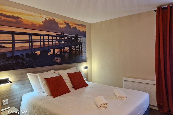 Room 3 of 43