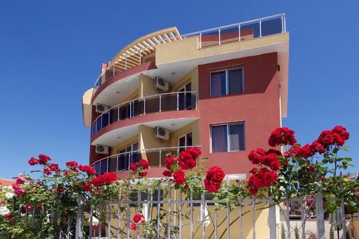 Sunny Flower Family Hotel