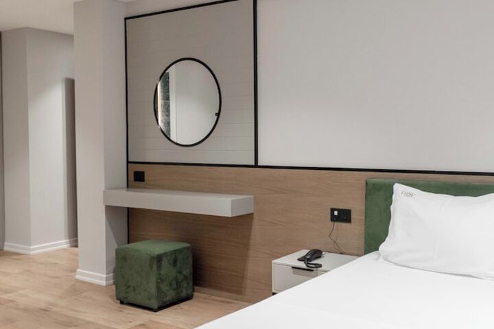 Room 45 of 186
