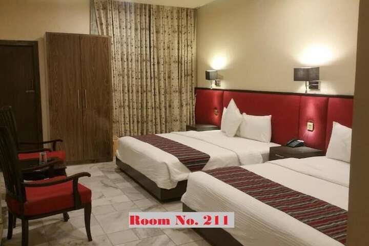 Room 6 of 18