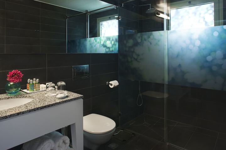 Room 34 of 69