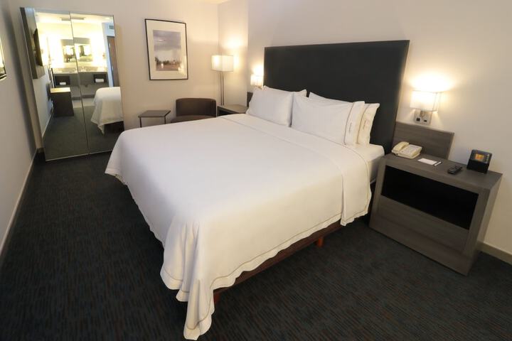 Room 17 of 80