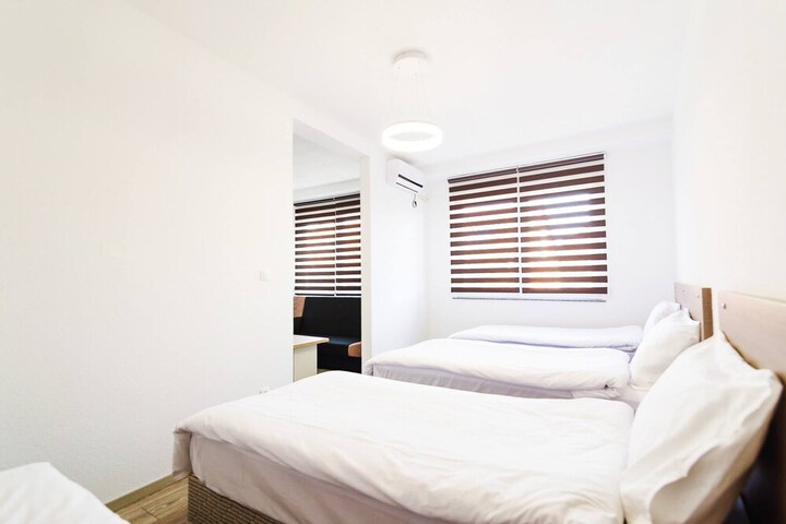 Room 4 of 42