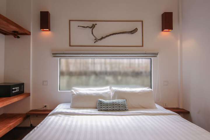 Room 2 of 83