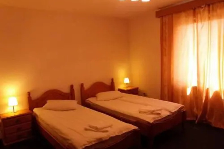 Room 4 of 19