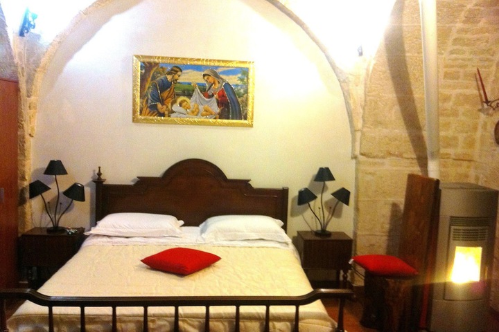 Room 12 of 19