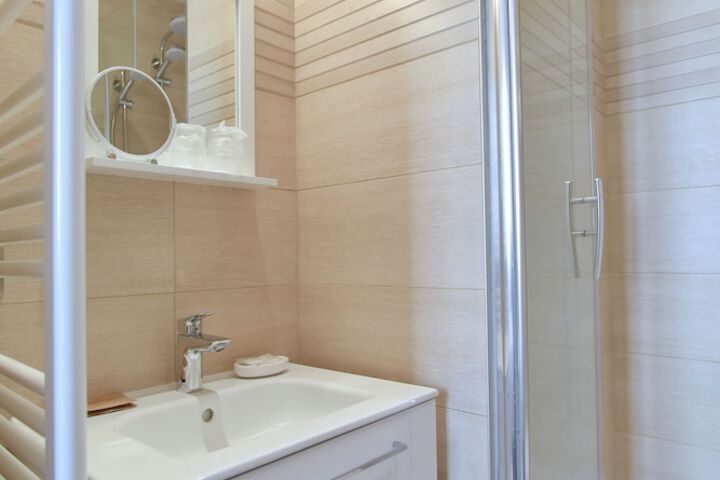 Room 8 of 29