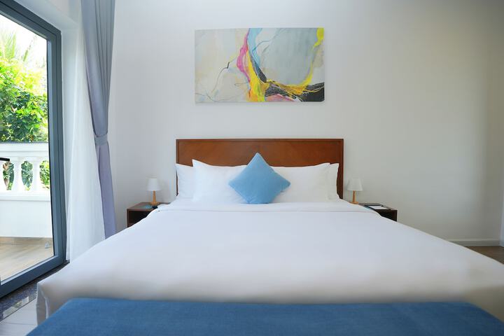 Room 43 of 165
