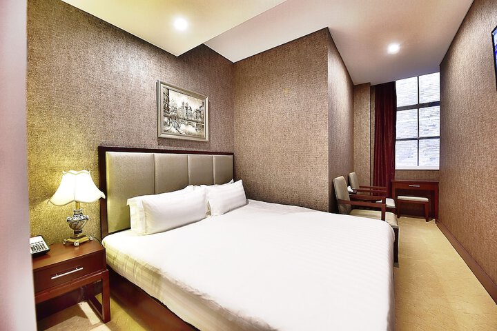 Room 10 of 47