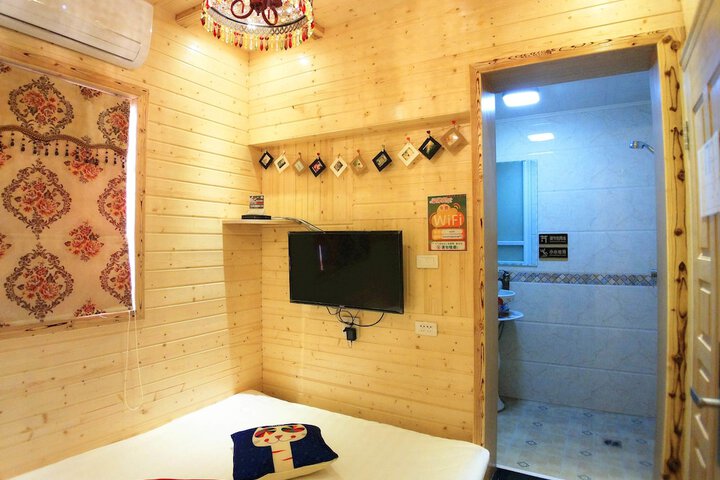 Room 14 of 24