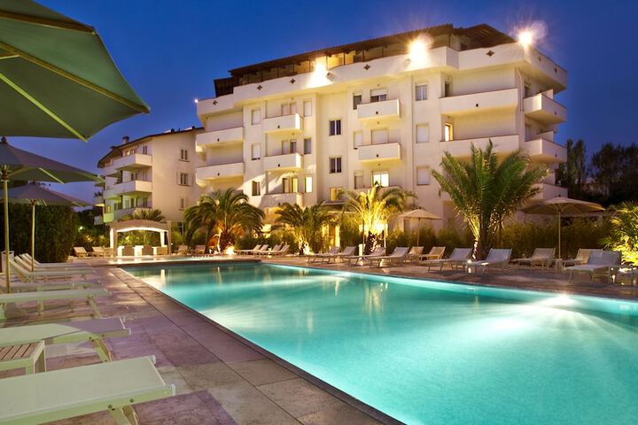 Pools & Facilities