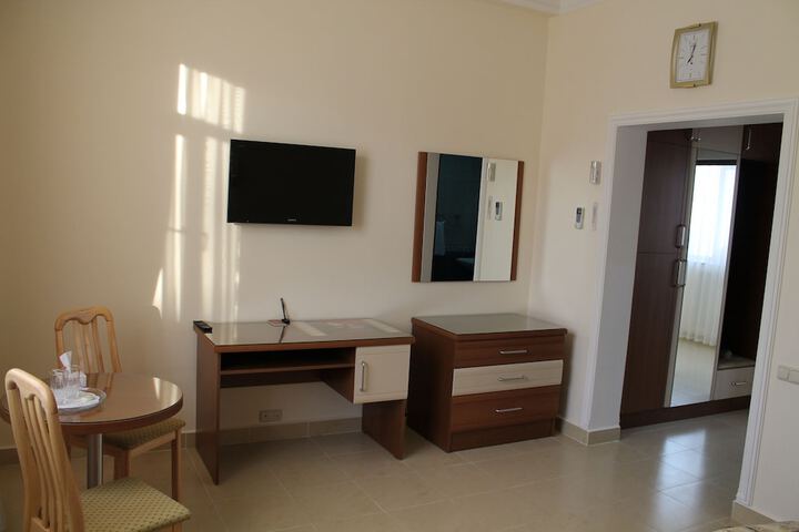 Room 16 of 28