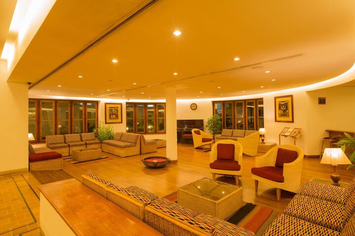 Entrance & Lobby