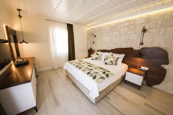 Room 2 of 75