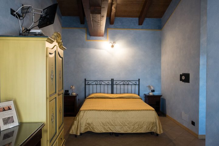 Room 16 of 120