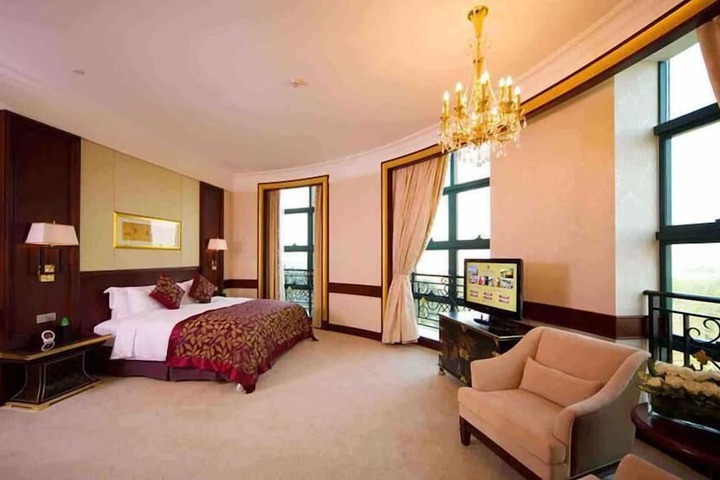 Room 9 of 31