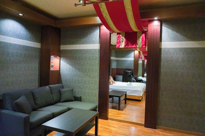Room 73 of 257