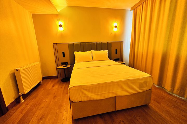 Room 9 of 27