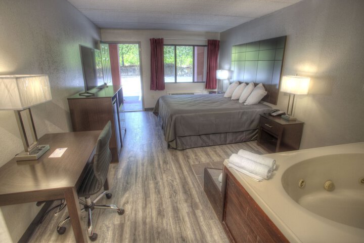 1 King Bed (15 of 19)