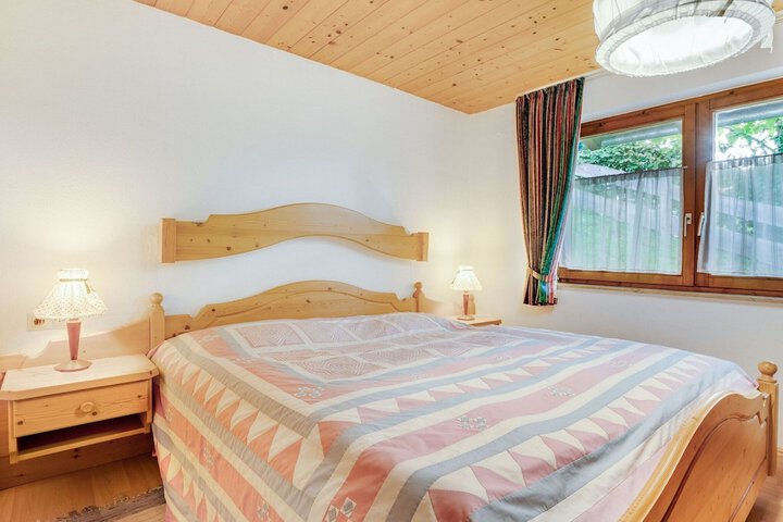 Room 4 of 28