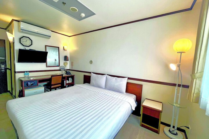 Room 21 of 49