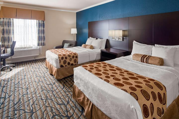 2 Double Beds High Speed Internet Accessible Work Desk Coffee Maker Full Breakfast (12 of 12)
