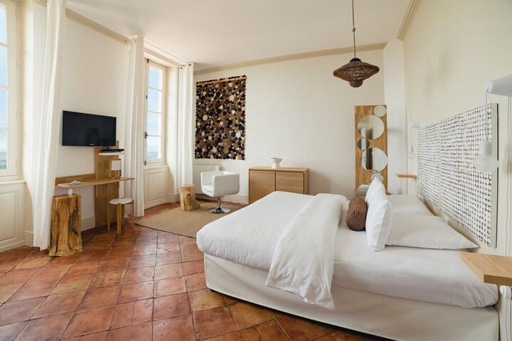 Room 3 of 42