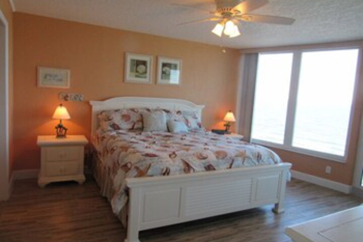 Room 10 of 11