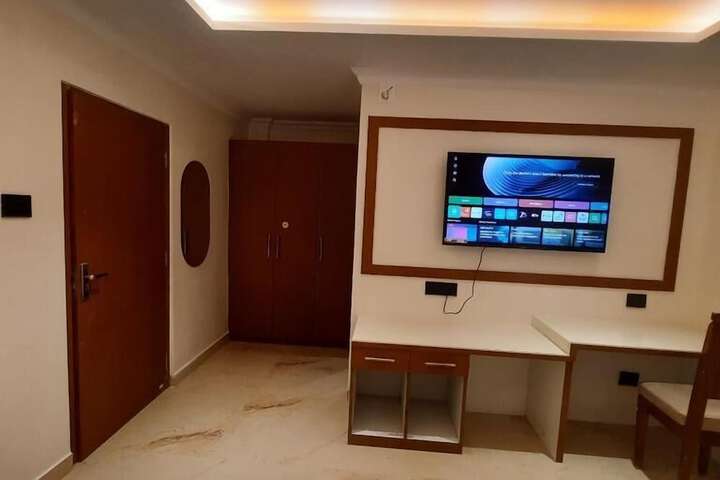 Room 13 of 39