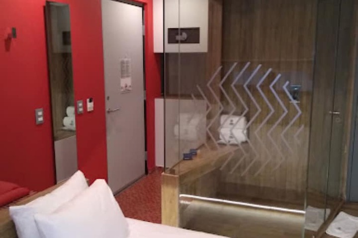 Room 8 of 37