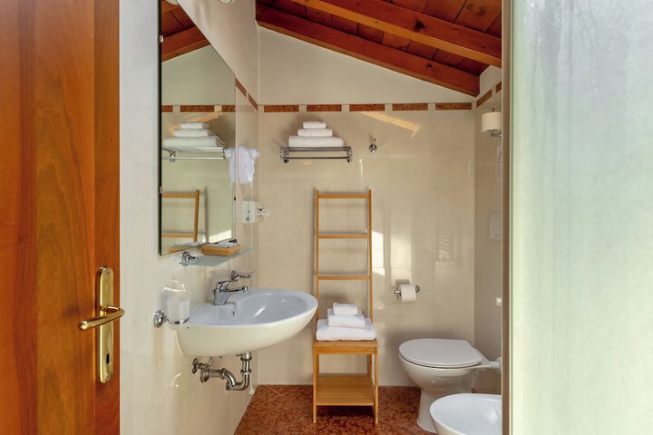 Room 12 of 22
