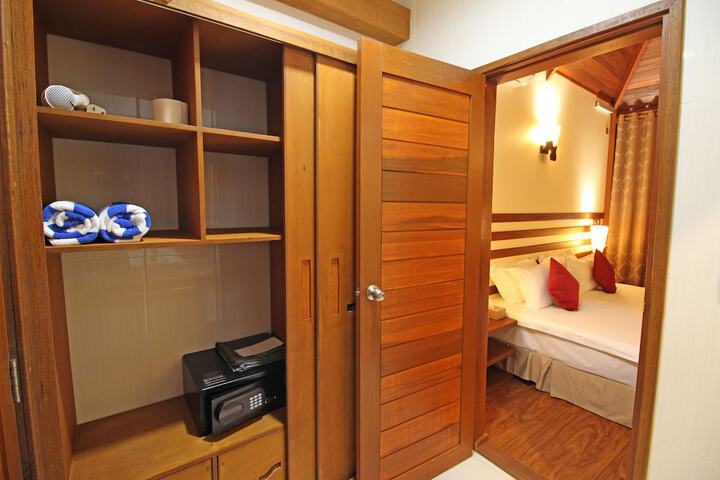 Room 17 of 107