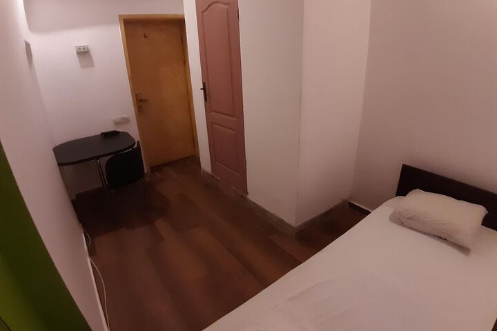 Room 62 of 86