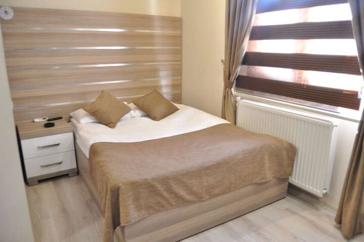 Room 6 of 14
