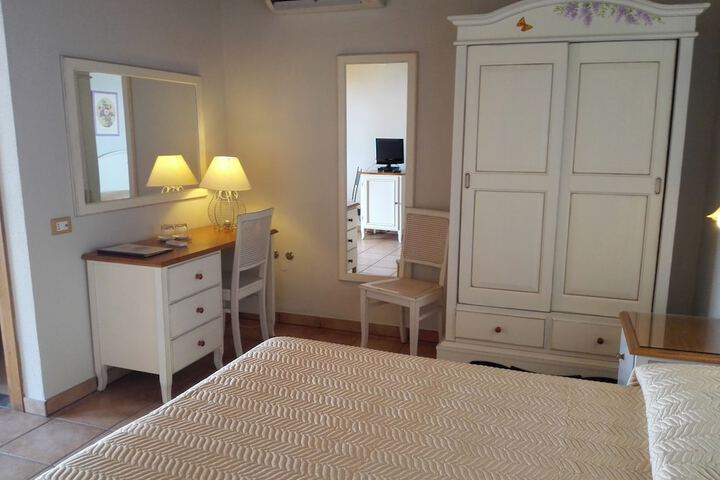 Room 25 of 94