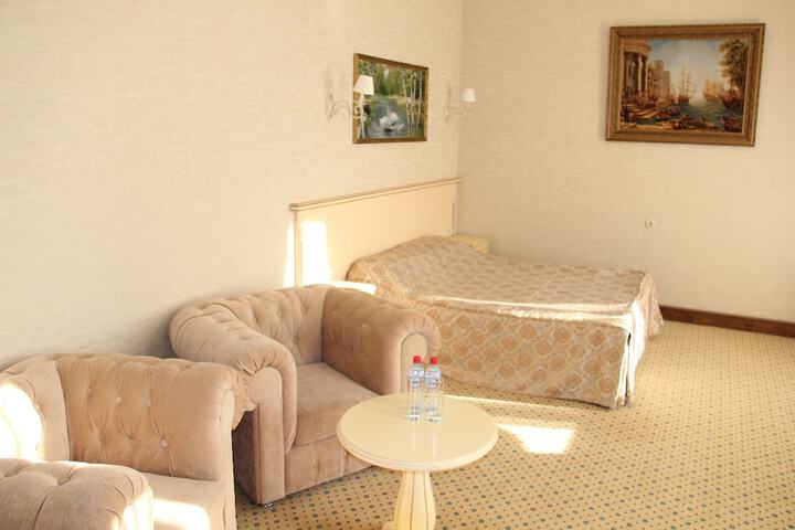 Room 6 of 43