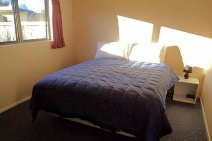 Room 10 of 32