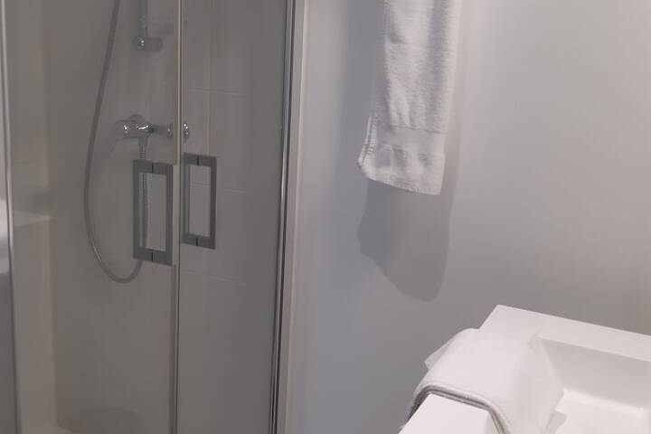 Room 27 of 31
