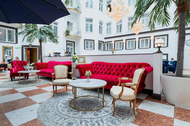 Guest Lobby
