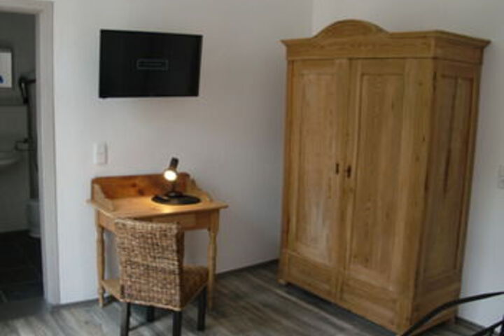 Room 10 of 17