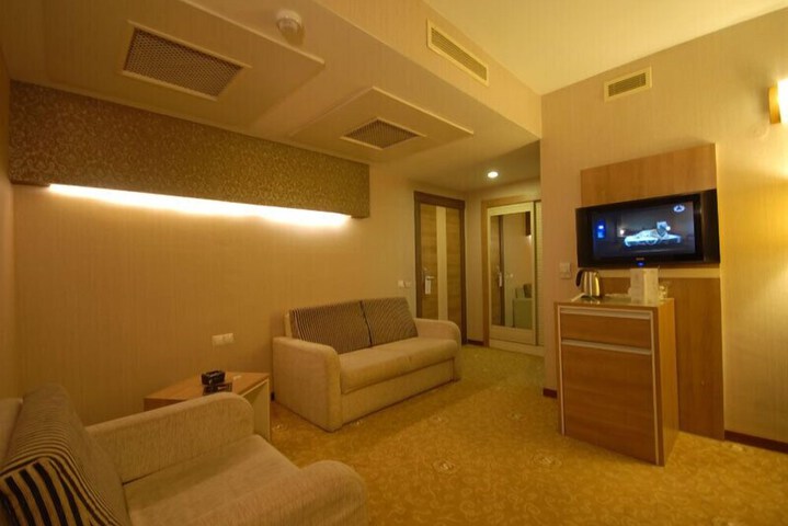 Room 12 of 62