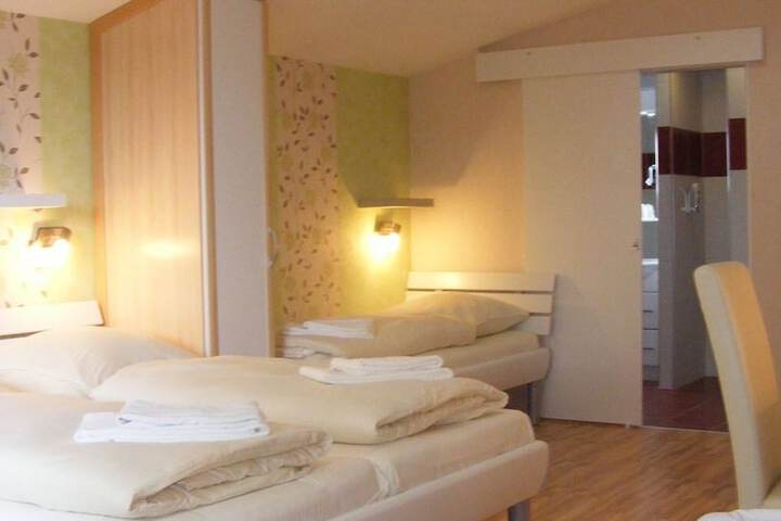 Room 3 of 28