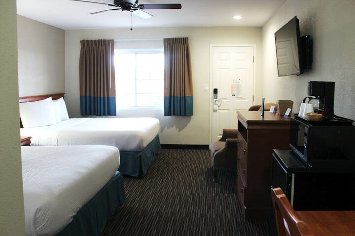2 Queen Beds (6 of 14)