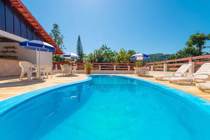 Pool 74 of 166