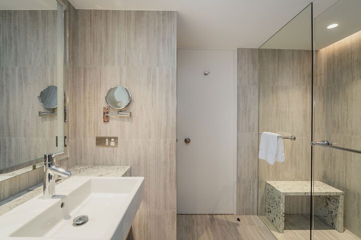 Room 4 of 12