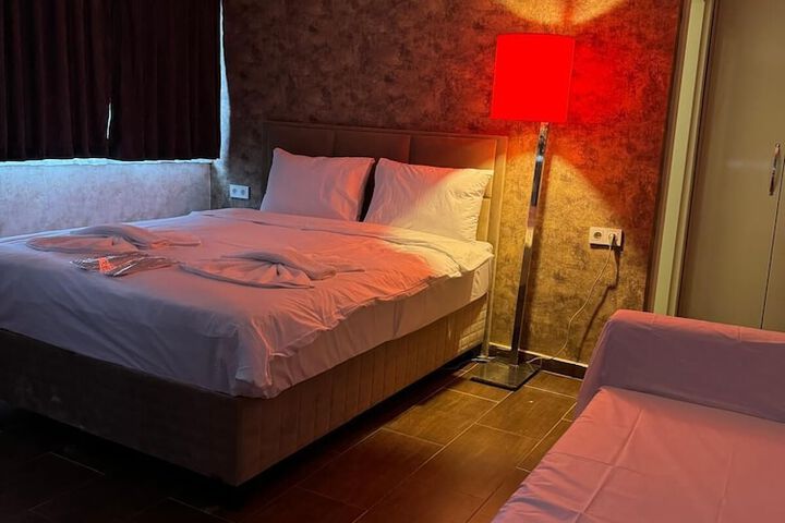 Room 8 of 74