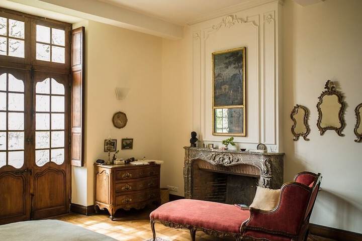 Room 4 of 30