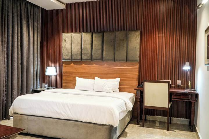 Room 8 of 27