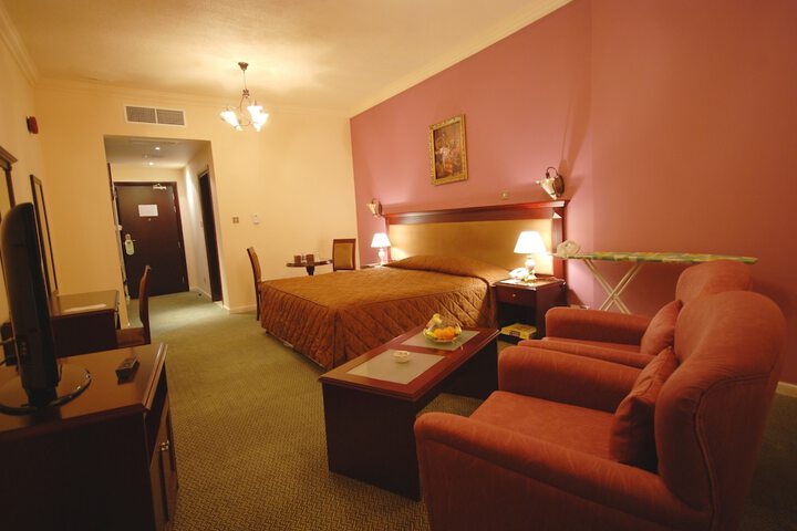 Room 8 of 16