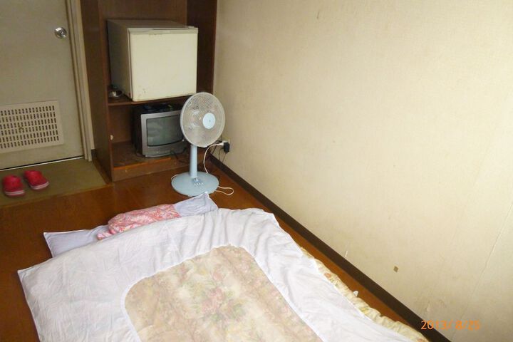 Room 10 of 48